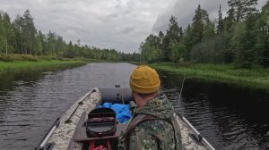 ТРОФЕЙ УТАЩИЛ УДОЧКУ. РЫБАЛКА НА НОВОЙ РЕКЕ. ИСПЫТАНИЕ ЛОДКИ СУПЕР ОТДЫХ НА СЕВЕРЕ