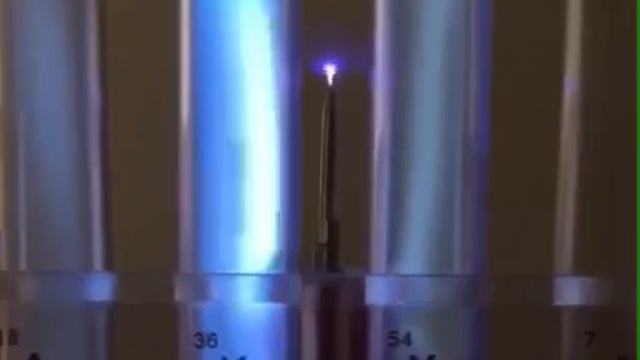 Свечение газов под воздействием высоковольтной катушки