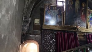 Через древние церкви поднимаюсь к Коптской церкви святой Елены с цистерной
