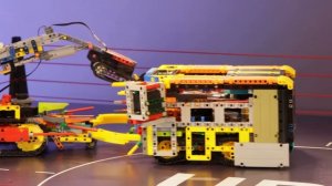 ЛЕГО Битва Роботов Безумные Бои на Арене!  LEGO BattleBots