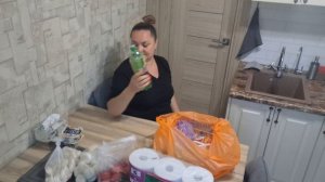 Вернулась домой, сходили в магазин, показываю что купили👌