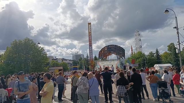 В ТЮМЕНИ НА КОЛЕСЕ ОБОЗРЕНИЯ, УЖИН В КАФЕ.. смотреть онлайн