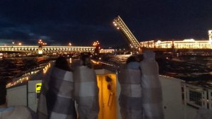 03 июня 2026 года. На теплоходе ночью в Санкт-Петербурге . Разводные мосты.