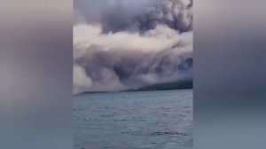 Дождь из пепла обрушился на японский город Кагосима.

Пеплопад произошел в результате извержения вул
