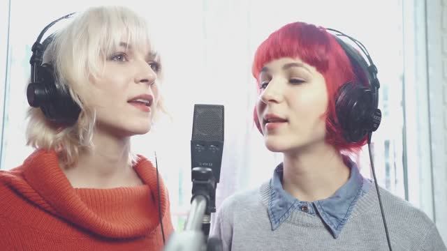 Mona Lisa Twins - I'll Follow The Sun