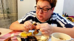 Картошка,оказалась не совсем готовой ,да и плевать😉/Не заметила,как сожрала Скумбрию/Мукбанг