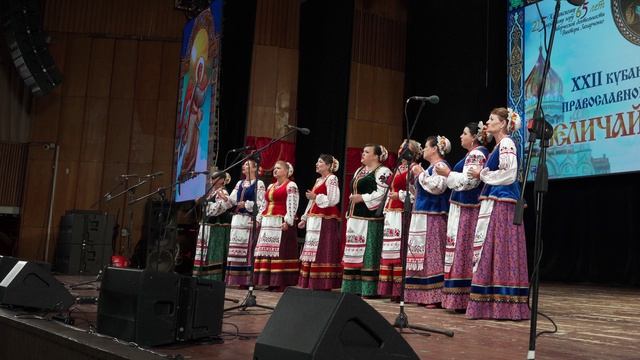 На горе на горушке. Старотитаровские девчата.