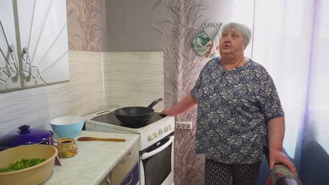 Мама Галина готовит вкусный обед Уборка дома ПОДВАЛ ИЛЬИЧА Жизнь в деревне смотреть онлайн