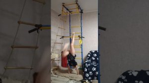 учу на турнике упражнение
