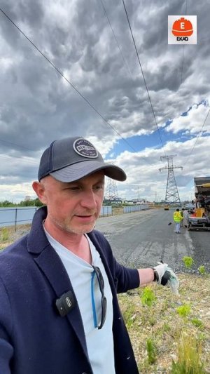 Асфальтируем территорию Асфальтовой крошкой в Екб. Асфальтоукладчиком.