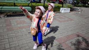 У девочек мыльные пузыри