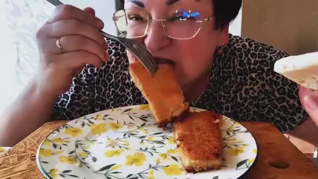 А может канал переименовать, а чЁ НАТАША-КОБЫЛЯКА🤣зручит🤣🤣🤣/Мукбанг