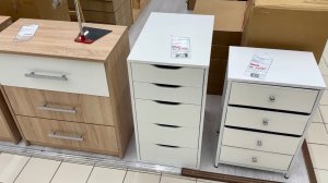 В Светофоре классные завалы посуды! Много новинок для кухни. Красивые тарелки, кружки, кастрюли.