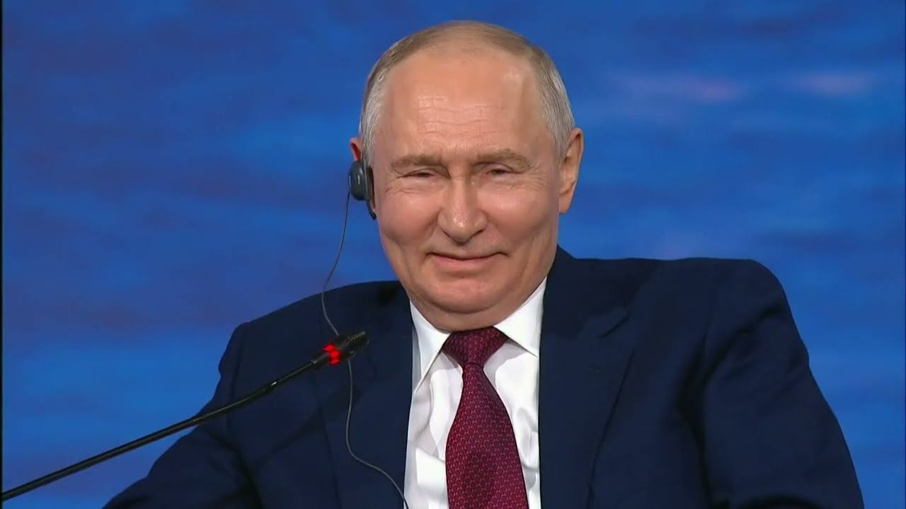 «Ваш друг Трамп передаёт привет»! Путин ответил на послание из Вашингтона на ПМЭФ смотреть онлайн