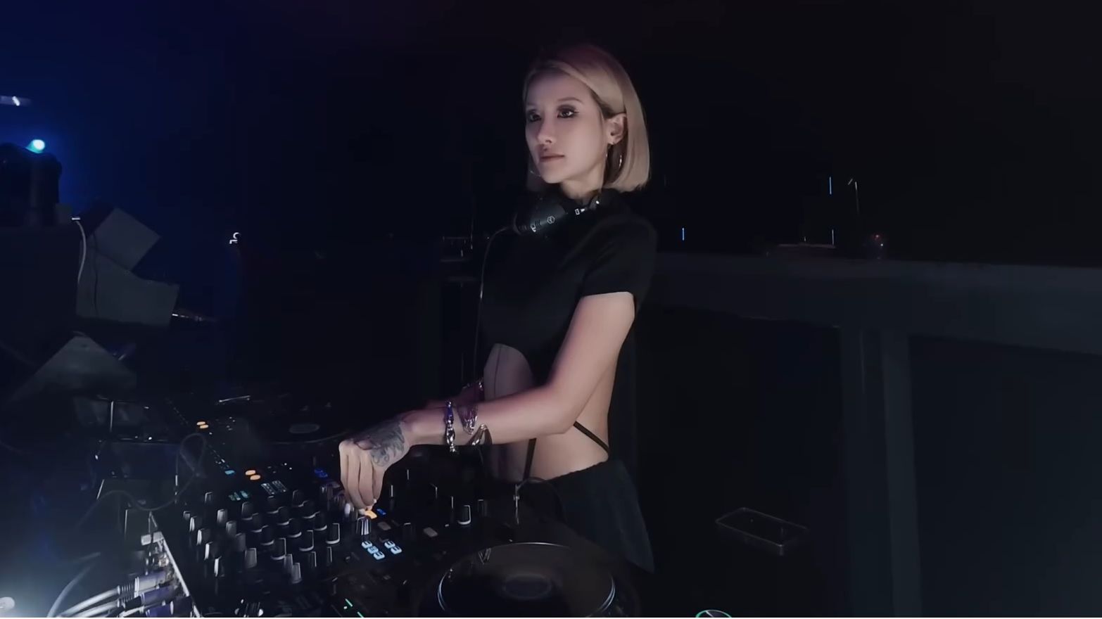DEBBIE-2026 Melodic Techno & House Live Set High Energy Future Rave Early Peak 132BPM Space Club 008 смотреть онлайн