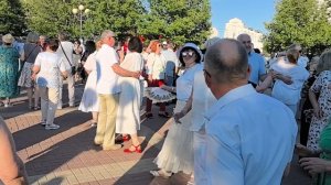 Дарите женщинам цветы... 07.06.26...