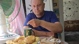 МУКБАНГ.УТРЕННИЙ ПЕРЕКУС.САЛО.ВАТРУШКИ .БОЛТАЛКА/ЗАВТРАК В ДЕРЕВНЕ