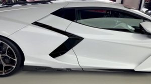 Lamborghini Revuelto V12 2026 года — обзор интерьера и экстерьера