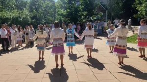 Выступление артистов Тумывий на празднике цветов в Москве, 2026 год