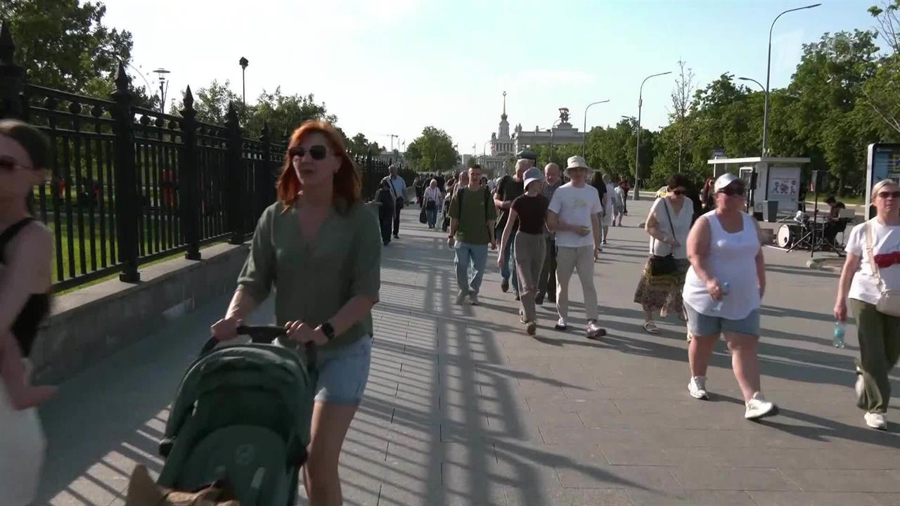 Лето вернулось: в Москве ожидается жара до плюс 30°С в начале недели смотреть онлайн