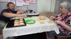 Сынок вместе с мамой готовят! Какие же вкусные и аппетитный бутерброды получились ПОДВАЛ ИЛЬИЧА