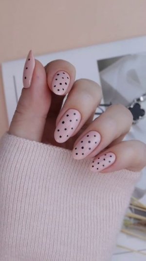 Polka dot обычным лаком на натуральных ногтях 💅
