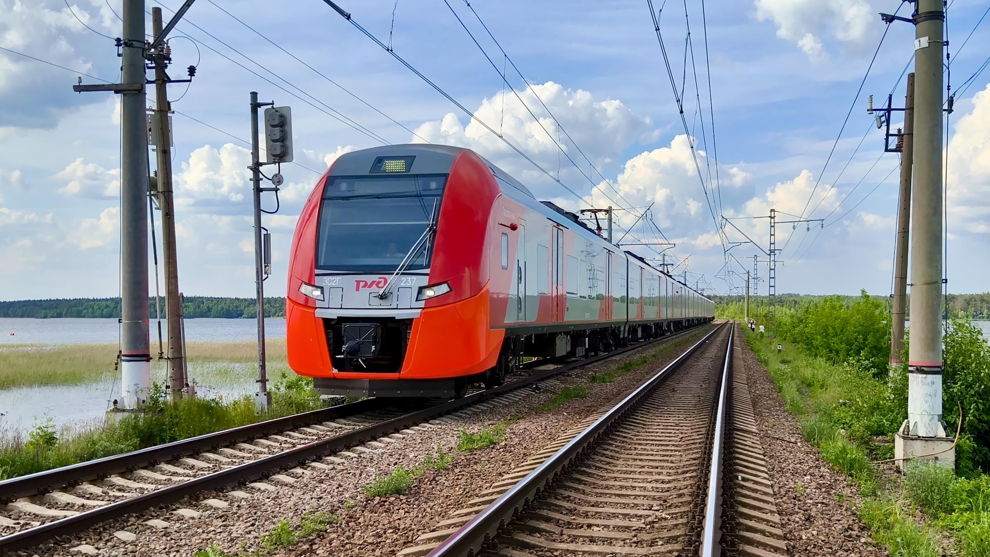 ЭС2Г 237 "Ласточка" сообщением Кузнечное - Санкт-Петербург на перегоне Пери - Токсово смотреть онлайн