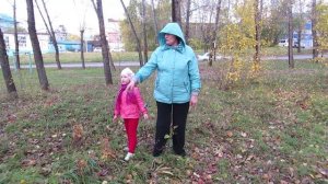 БАБУШКА И ВНУЧКА В ПАРКЕ 13 октября 2015 г (26)