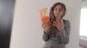 Забрала номер участника Красочного Забега
