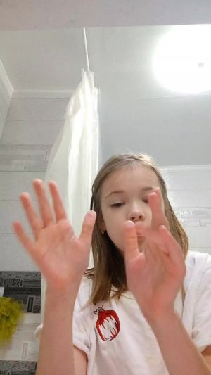 провожу Дашу домой