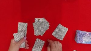 Почему он так себя ведет, что чувствует, планирует? ♣ Гадание