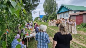 в нерядово праздник берёзки сегодня