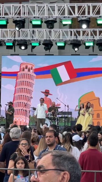Армения Ереван площадь музыка песня люди