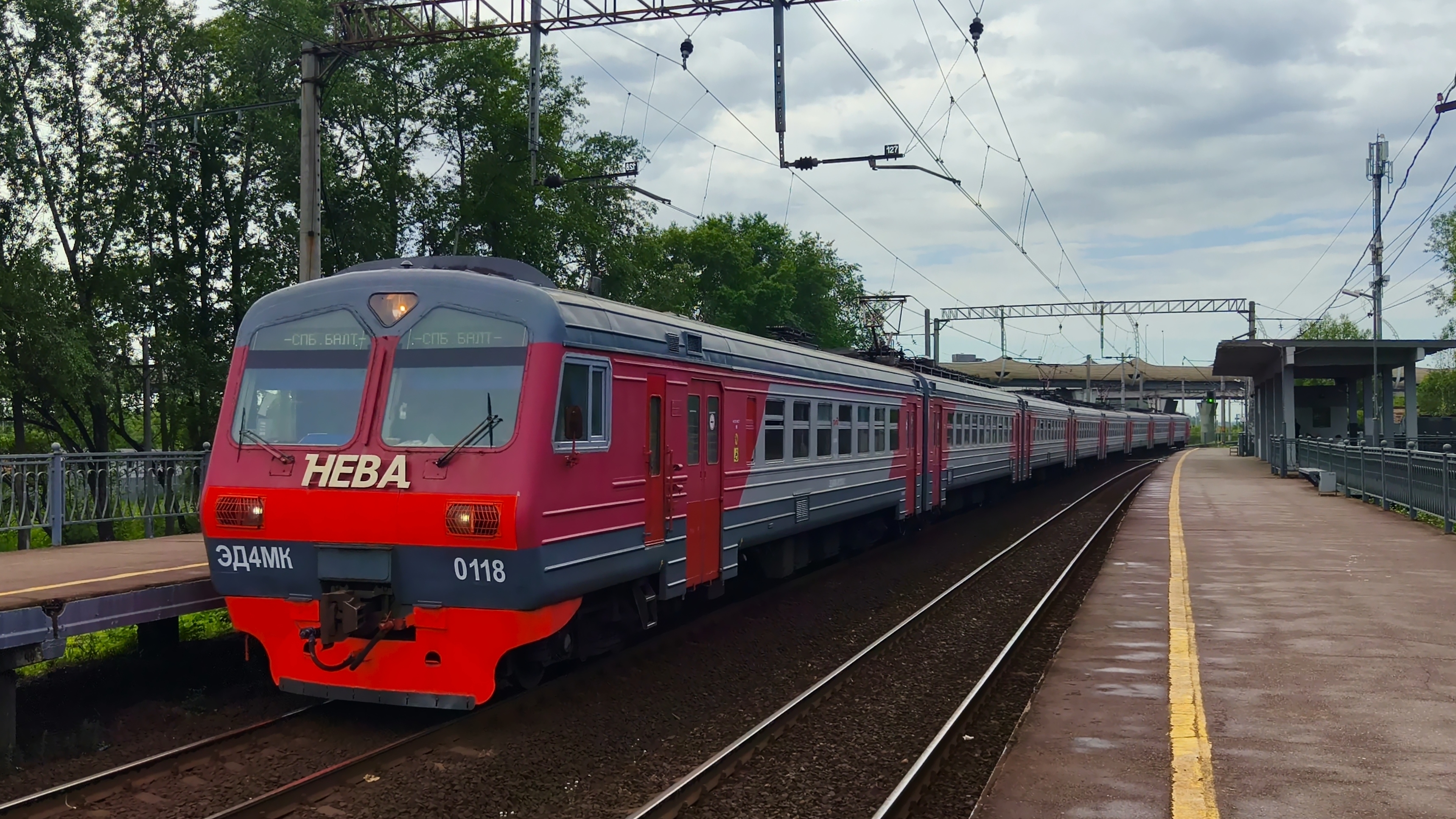 ЭД4МК 0118 "Нева" сообщением Красное Село - Санкт-Петербург на пл. Дачное