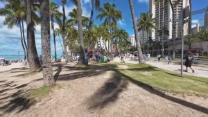 🍿 HAWAII PEOPLE ⛱ Walking Tour on the Sidewalks and Sand of Waikiki Beach 2026