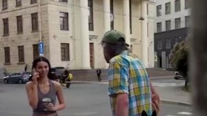 На Петроградке мужчина трижды подходил к моделям с предложениями пойти к нему домой