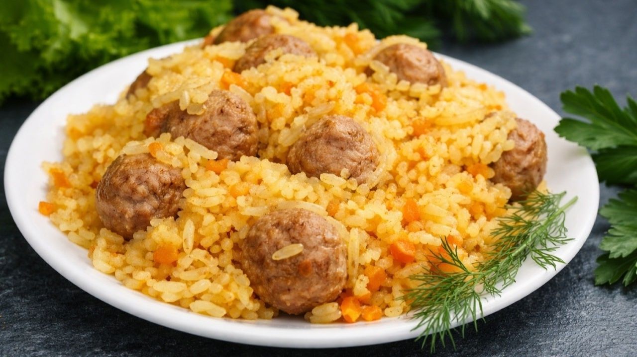 Беру РИС и немного мяса и готовлю Вкуснейший Ужин для всей семьи! Легкий РЕЦЕПТ Рассыпчатого Плова смотреть онлайн