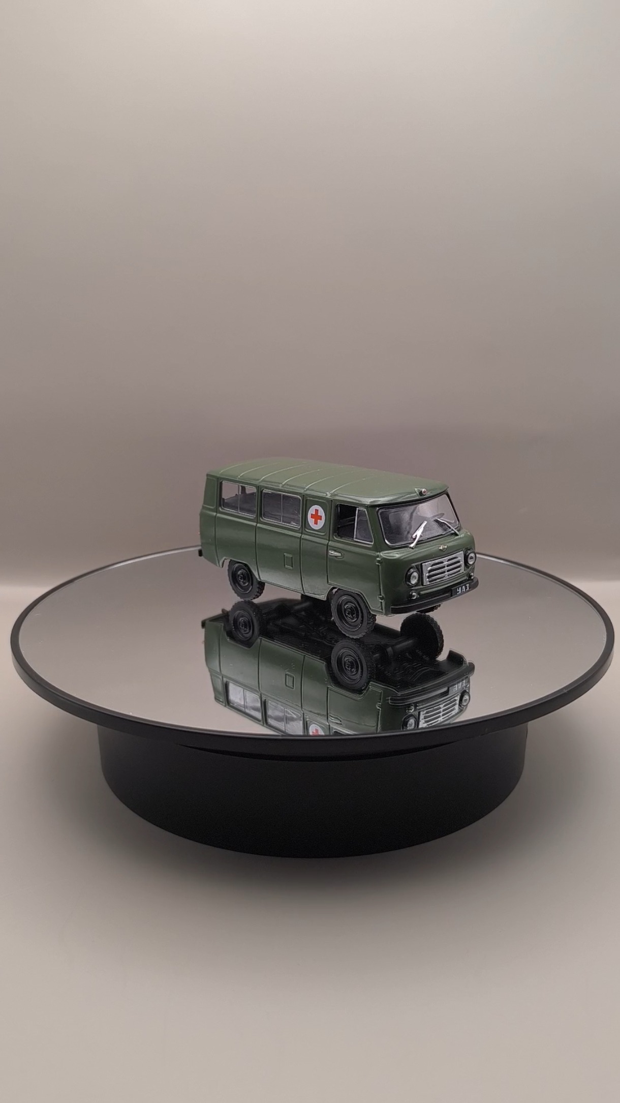 УАЗ-450А «Санитарный» 1958 г. 1:43 Автомобиль на Службе №27 Deagostini