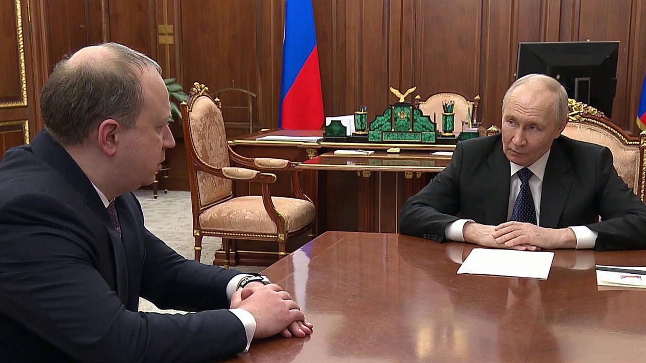 Выполнение Гособоронзаказа стало одной из тем разговора Владимира Путина с главой ОСК смотреть онлайн