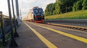 ЭП20 с поездом Санкт Петербург Севастополь