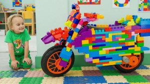 ВЛАД И НИКИ | Гонки на спортбайке: трюки и игры с игрушками