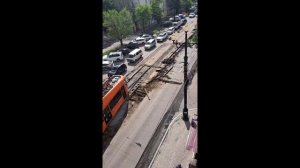 Выезд со двора заблокировали дорожники при ремонте Шеронова