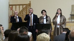 «Стоит основанье»