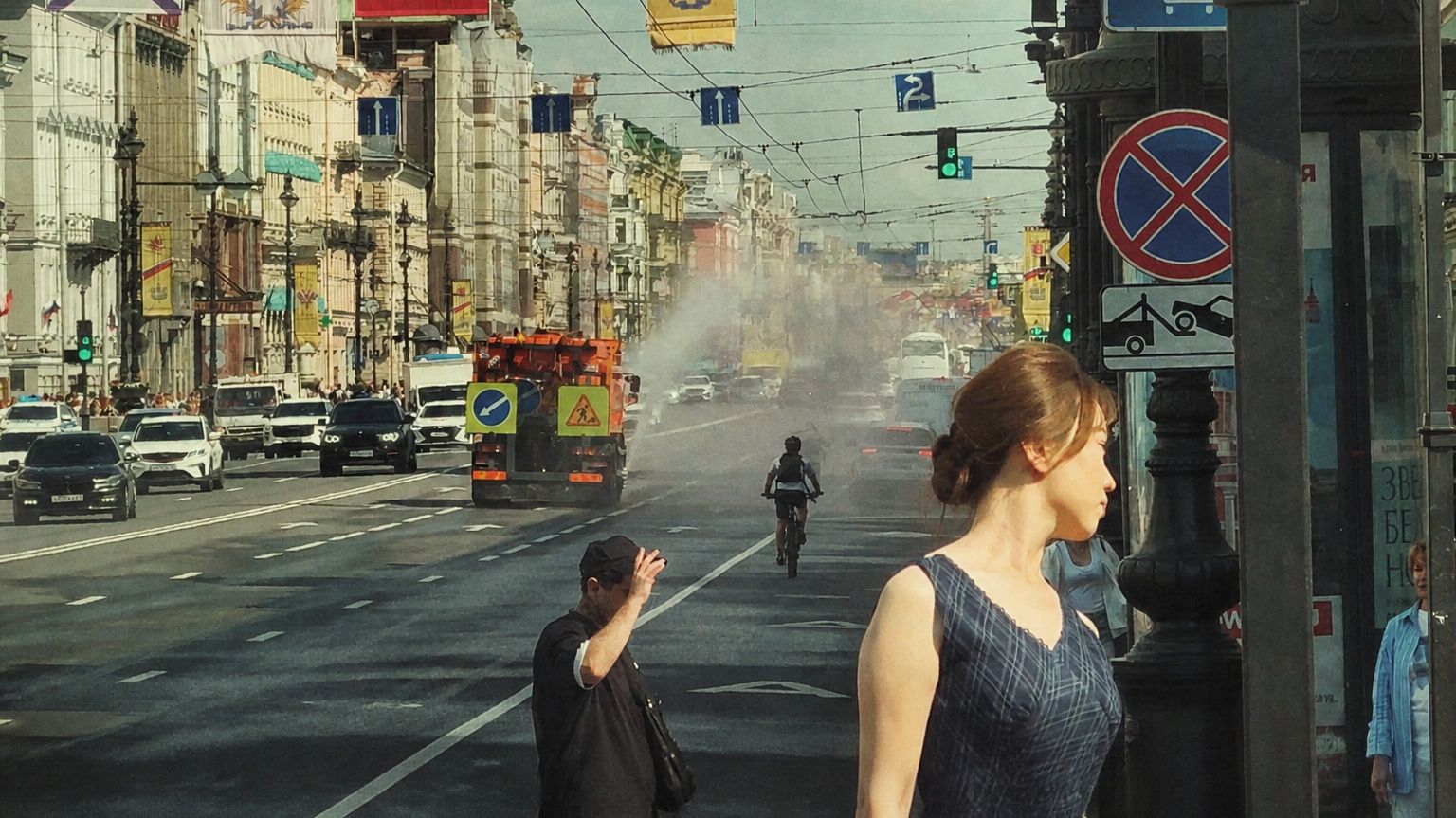 Прогулка по Невскому проспекту ☀️ +27 градусов - ЖАРКО! 🌡️🚶♂️ смотреть онлайн