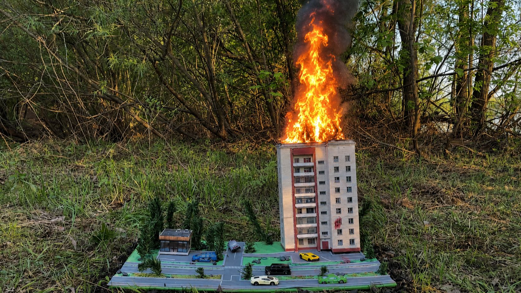 Метеорит Уничтожил Дом! смотреть онлайн