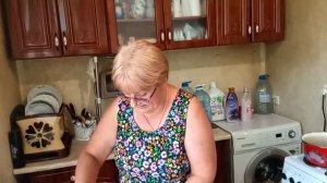 С утра пораньше...ругалась на чем свет стоит...а потом пошёл...