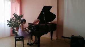 К. Лонгшамп-Друшкевичова «Из бабушкиных воспоминаний» исполняет Турнабаева Ясина