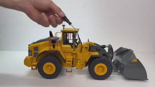 Распаковка трактора Volvo. Машинки для детей и малышей. Распаковка. Мультик про машинки смотреть онлайн