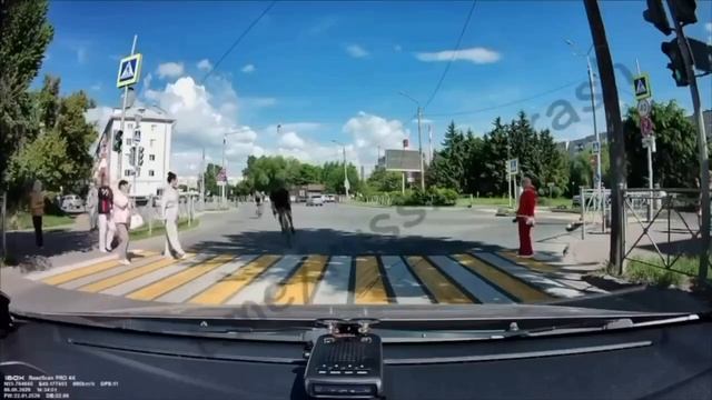 Надеюсь, что велосипедисты эти ещё живы!
