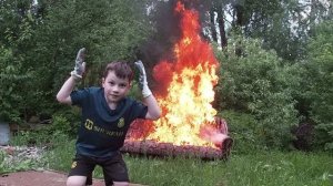 Спички детям не игрушка! Или как быстро сгорает диван